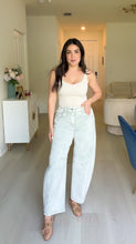 Load image into Gallery viewer, Jill Barrel Jeans
