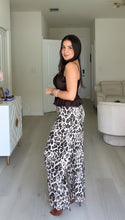 Load image into Gallery viewer, Leopard Barrel Jeans
