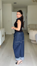 Load image into Gallery viewer, Hilary Barrel Jeans

