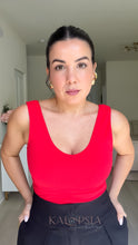 Load image into Gallery viewer, Nurka Basic Top - Red
