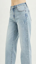 Load image into Gallery viewer, Regina Jeans
