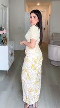 Load image into Gallery viewer, Yellow Flowers Embroidered Jeans
