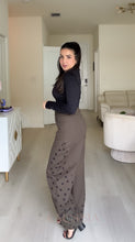 Load image into Gallery viewer, Jessie Barrel Pants

