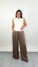 Load image into Gallery viewer, Karo Tweed Vest
