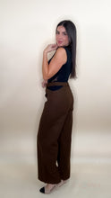 Load image into Gallery viewer, Brownie Cutout Waistband Jeans
