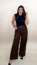 Load image into Gallery viewer, Brownie Cutout Waistband Jeans
